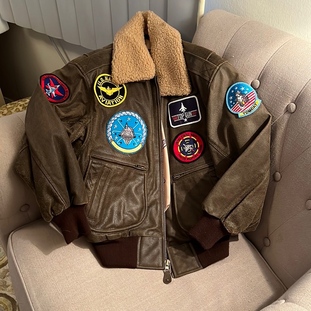 Leather jacket for boys, size M.